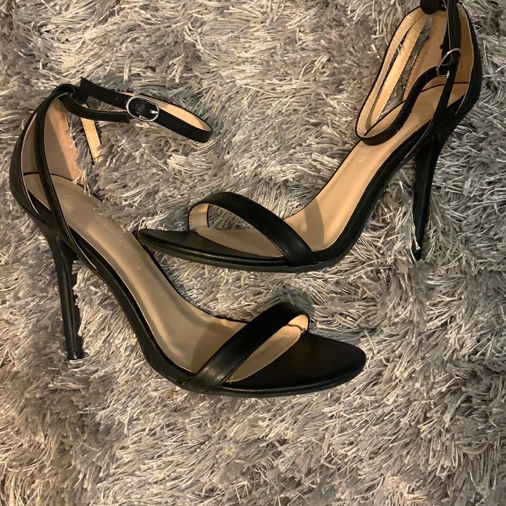 Black straps sandals